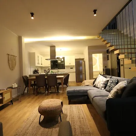 Luxurious, Modern With Private Pool In Holiday home Cesme